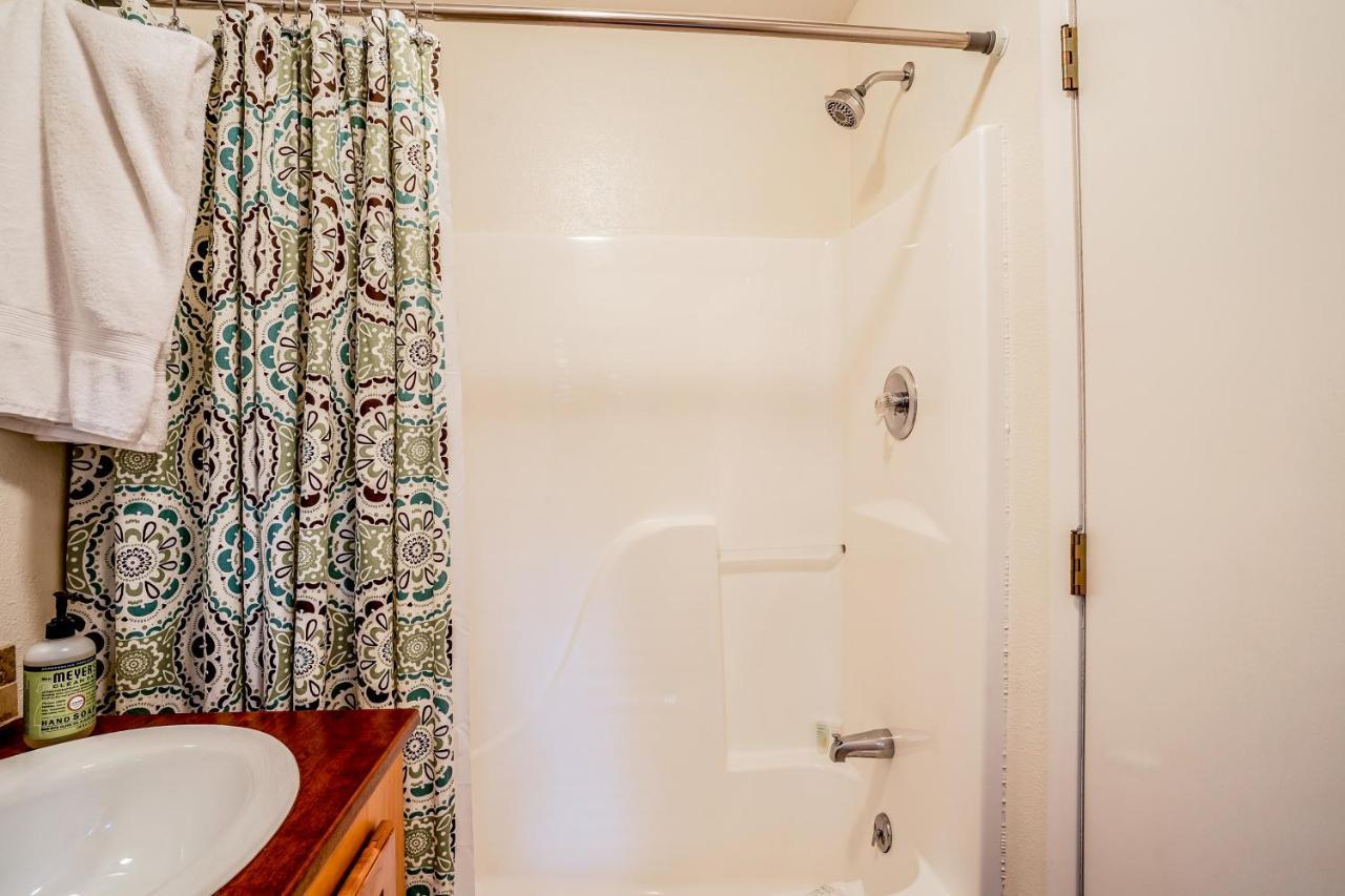 Yenne Point Studio Hotell Bigfork Exteriör bild